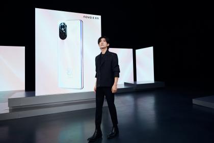 华为nova全球代言人易烊千玺携全新nova10系列惊艳亮相