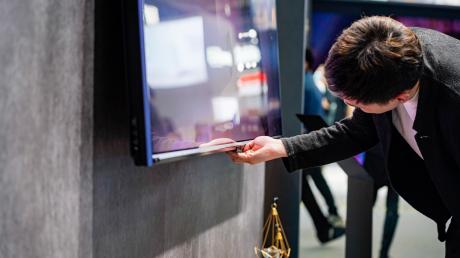 AWE2023：创维携全新壁纸电视系列亮相 引领家居美学风潮
